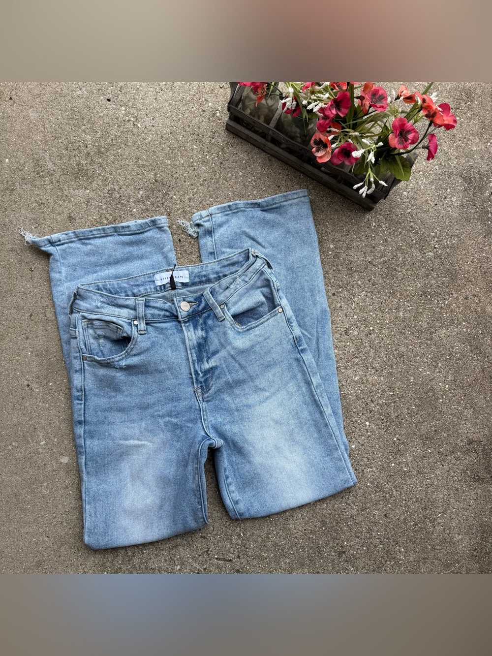 Risen High Rise Distressed Hem Jeans Size 5 / 27